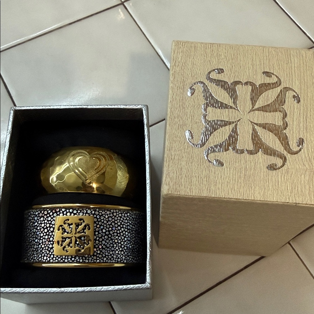 Rustic cuff bracelets - Picture 2 of 5